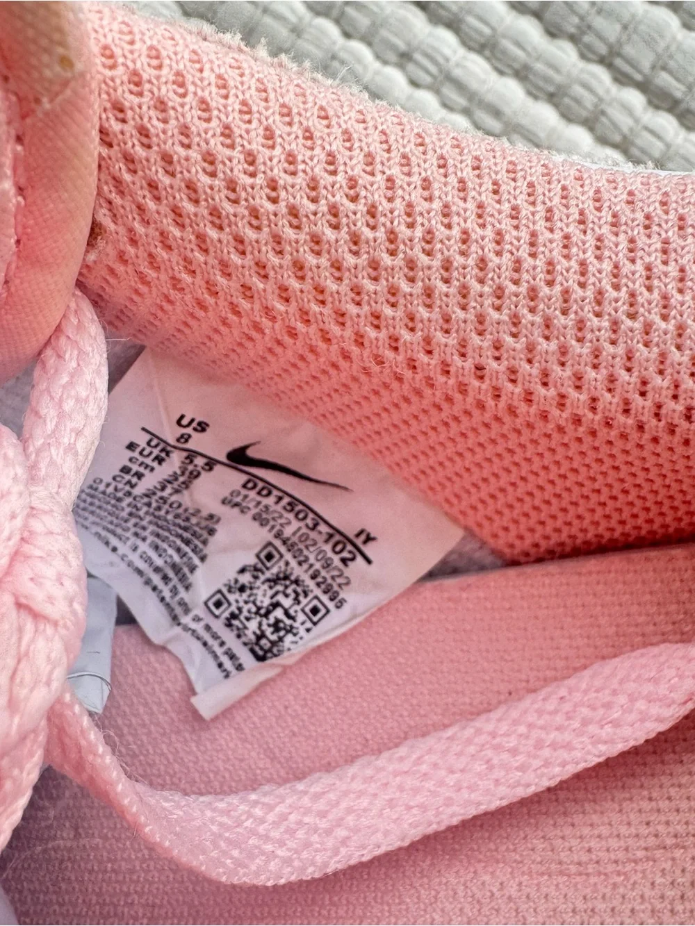 Nike Pink & White Low Top Sneakers Women’s Casual Streetwear